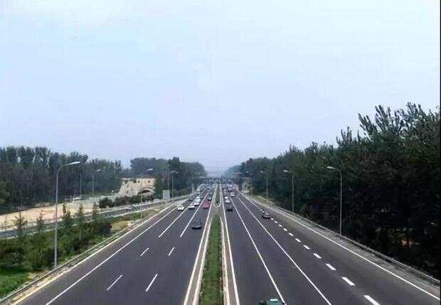 間斷性踩油門的操作，能讓我們在行駛時省油嗎？